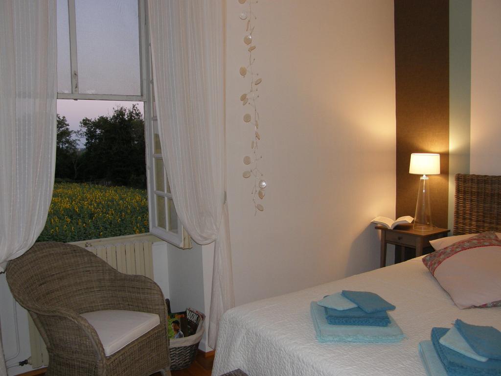 Chambres D'Hotes Domaine De La Brette Moncrabeau Room photo